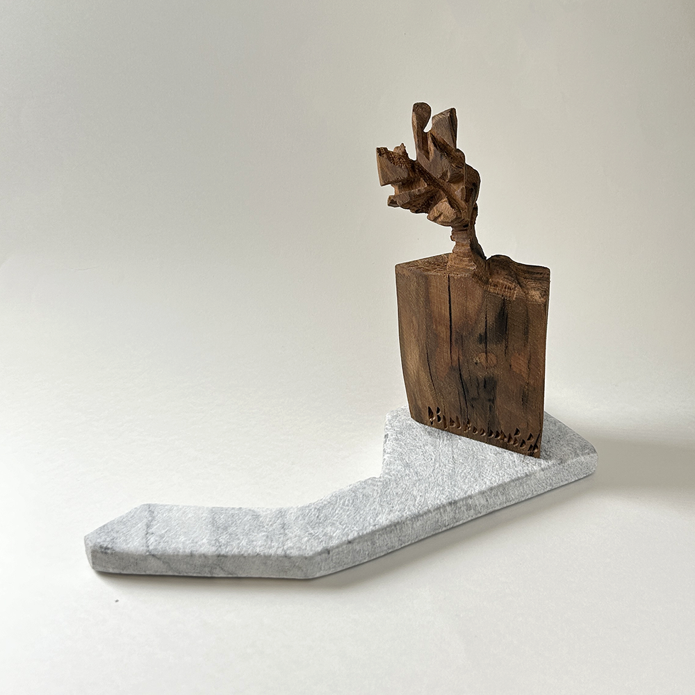 Escultura da coleção "Árvore e Solo"
