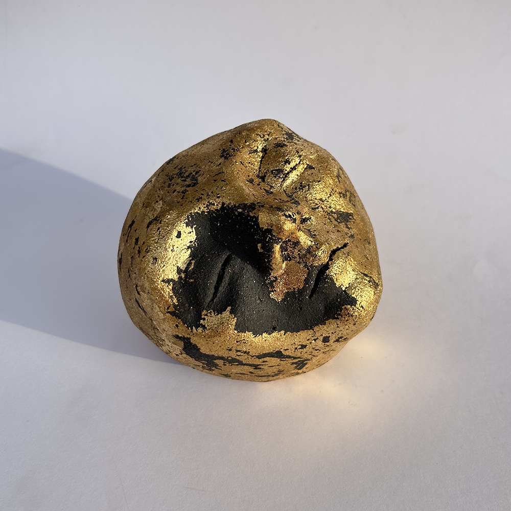 Moon · escultura da série Golden Touch