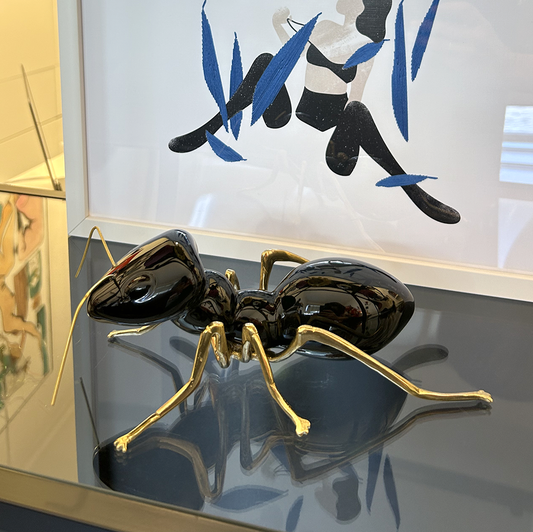 A Formiga em construção (cor preta)