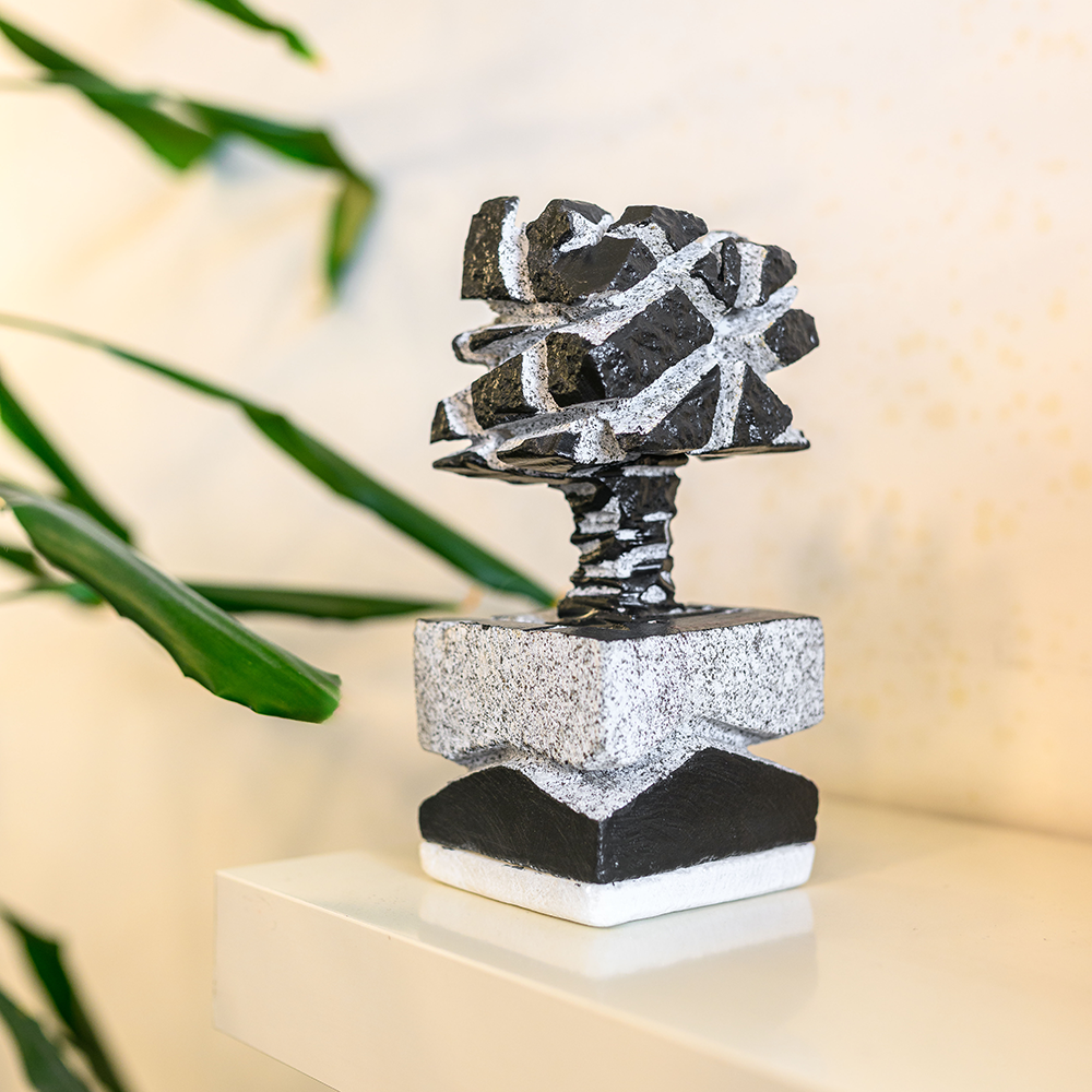 Escultura da coleção "Árvore e Solo"