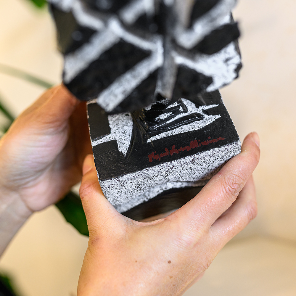 Escultura da coleção "Árvore e Solo"