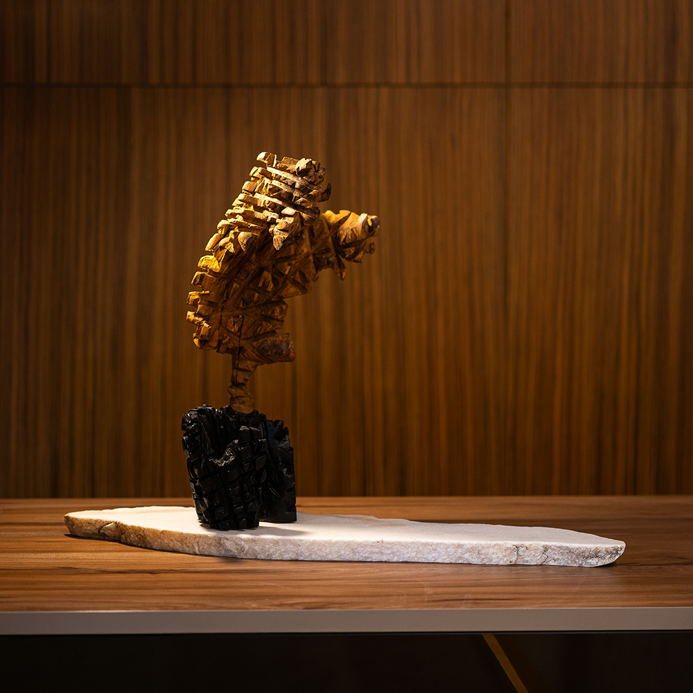 Escultura da coleção "Árvore e Solo"